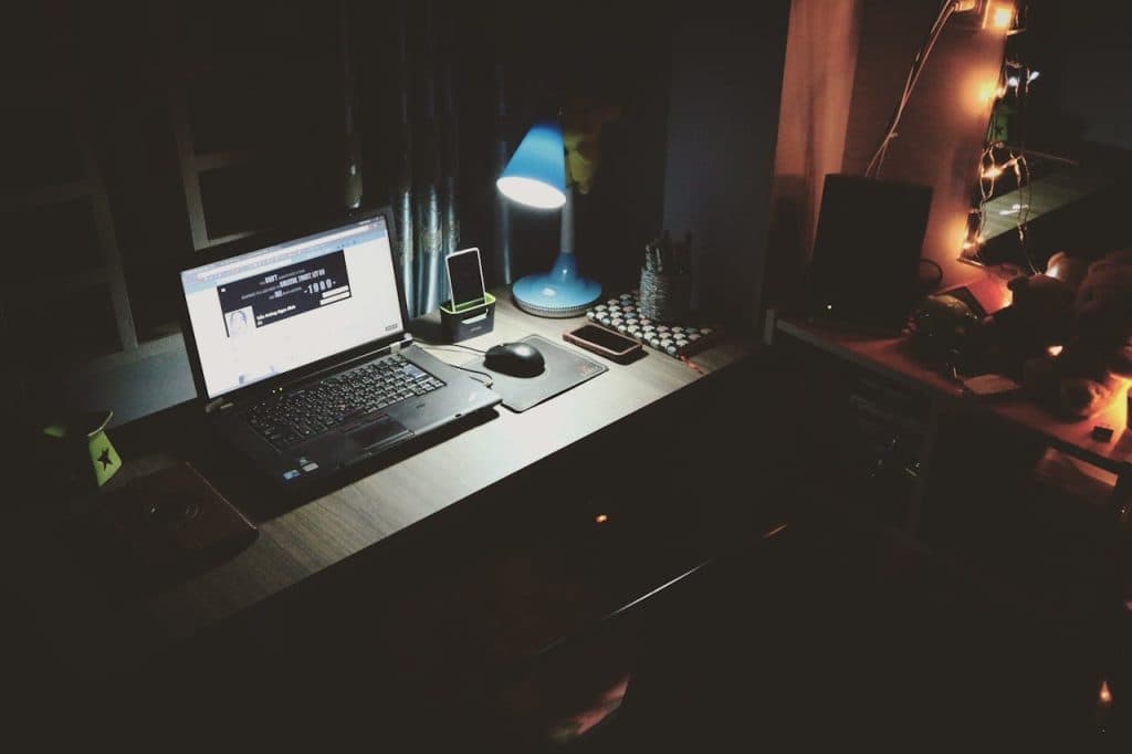 dark desk 1024x682